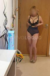 Barbie rubia de pechos naturales muy guapa simpática cariñosa agradable