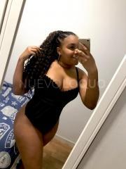 Brasileña jovencita apenas  rosas