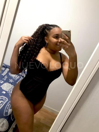  Brasileña jovencita apenas  rosas