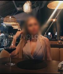 Renata descarada juguetona