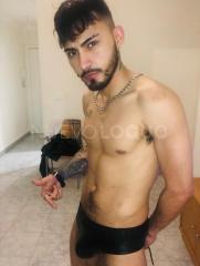 Latino XL sexy juguetón