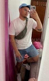 DISPONIBLE latino venezolano varonil