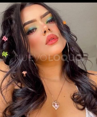  Novedad dulce joven con coche cañera