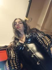  Mía, maestra en someter voluntades y castigar cuerpos.