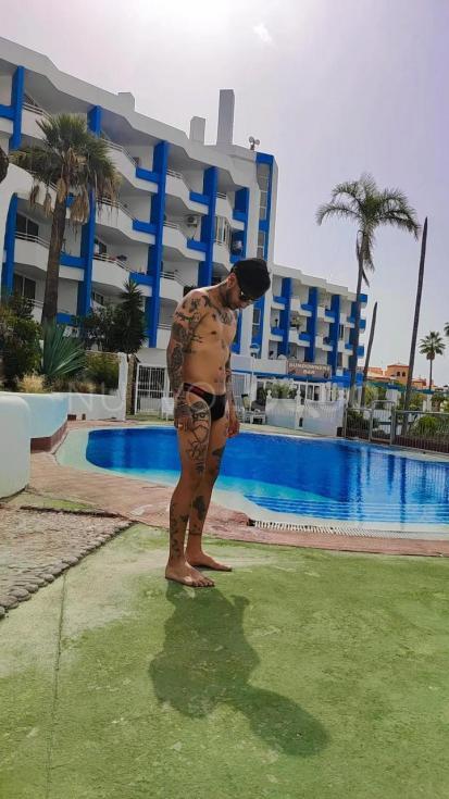  HOLA SOY MAXIMILIANO LATINO COLOMBIANO DISPUESTO.