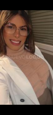 Valeria una morena hermosa