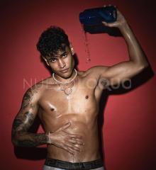 Fit Boy , Vivo solo discreto