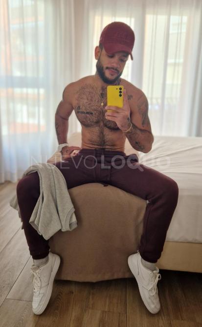  CHICO LATINO MASCULINO Y DISPUESTO PARA QUE DISFRUTEMOS...
