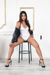 DISPONIBLE VENEZOLANA MORENA
