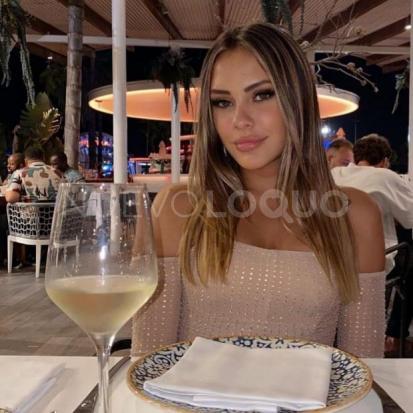  Chica traviesa acompañante