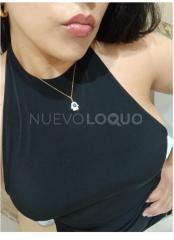Jovencita encantadora y atractiva