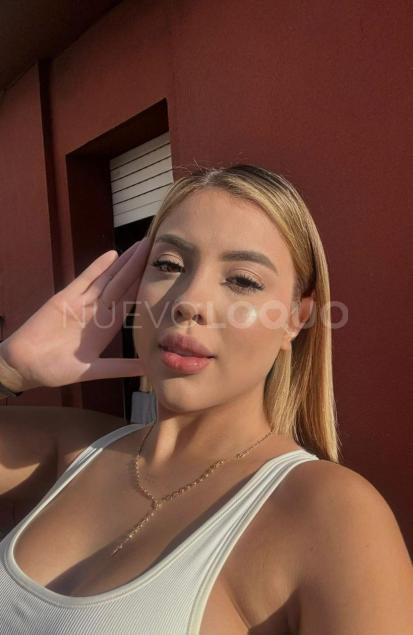   Isabel colombiana juguetona y muy guapa