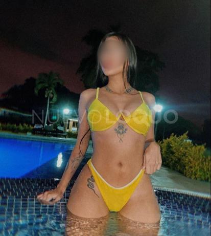  Jovencita muy complaciente 