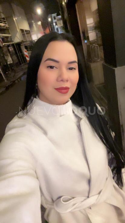  Chica cariñosa y complaciente