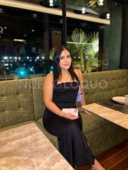 Hola soy emili una chica encantadora nueva en la isla