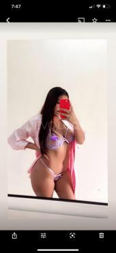 Joven Latina Para Tus Mejores Experiencias
