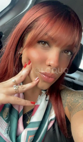Chica juguetona h