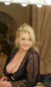 Madurita quiromasajista con manos de seda