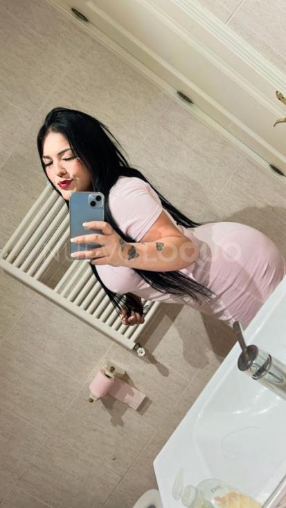  Latina con curvas pocos días