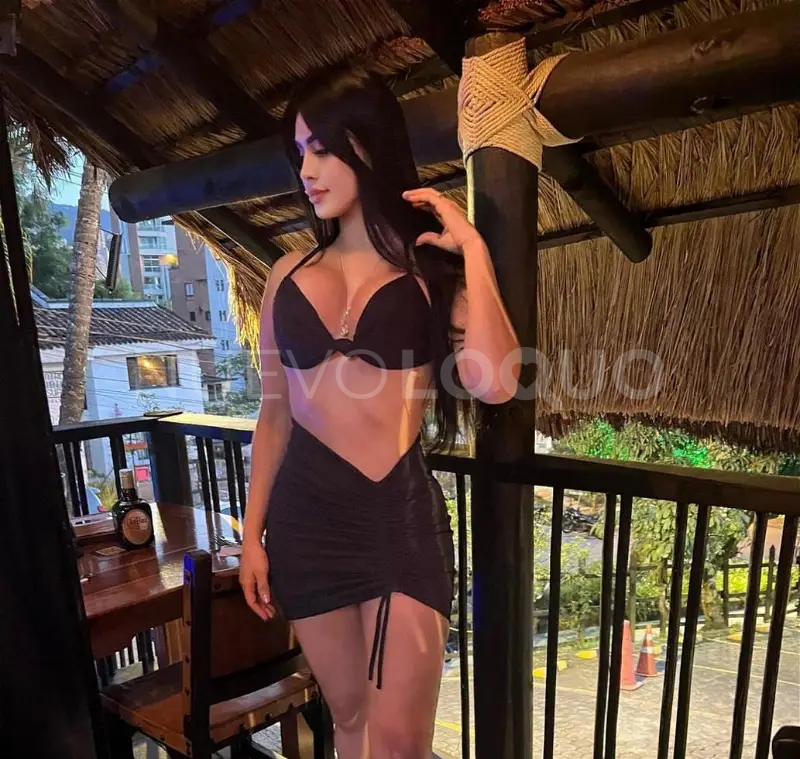  Morenita guapa  h