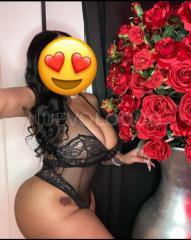 Columbiana morena tetas grandes salida y 