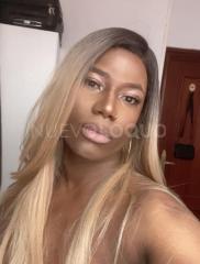 Latina negra hermosa y complaciente