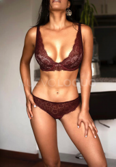 NOVEDAD EN REUS MADURITA DELGADA DEPORTISTA, MUY GUAPA