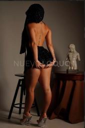Abby Novedad morena juguetona