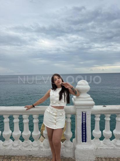  Novedad morena juguetona