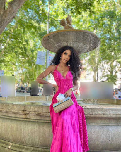  ELIF SÁNCHEZ NEGRA EXÓTICA EDUCADA Y ELEGANTE