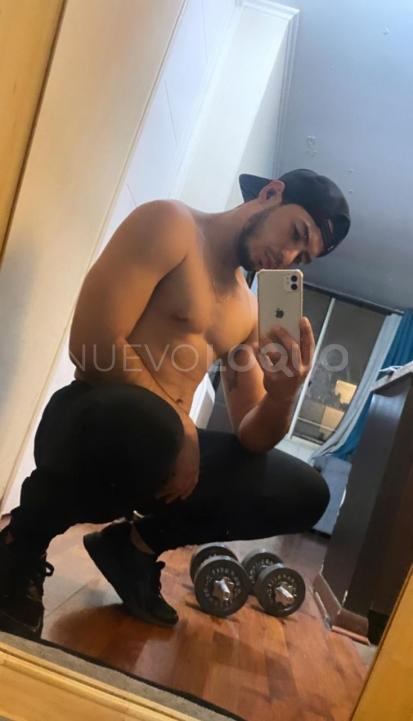  Aron chico latino hot y divertido