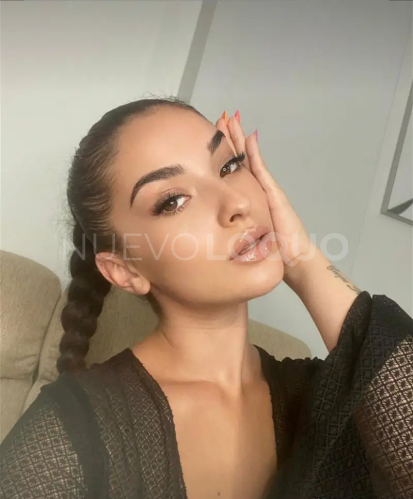  Morenita guapa  h