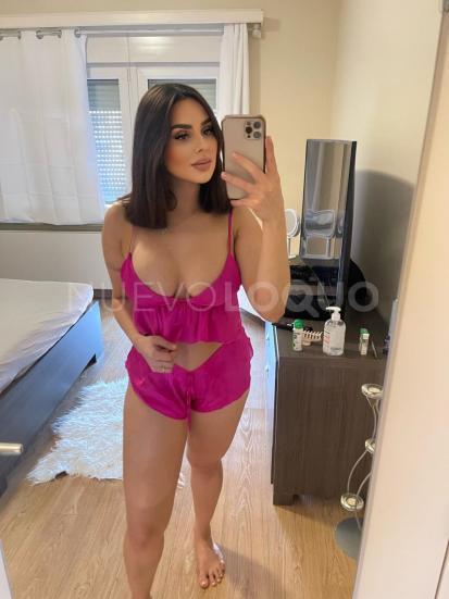  Bella sexy hot