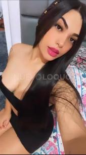 chica muy extrovertida, alegre