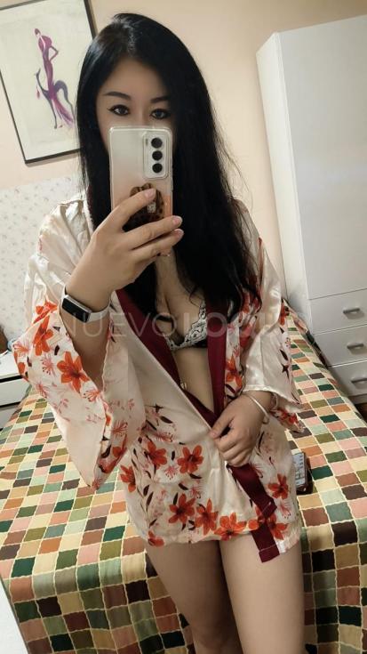  Chica oriental visitar tus ciudad