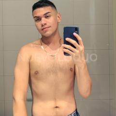 Novedad- Latino joven