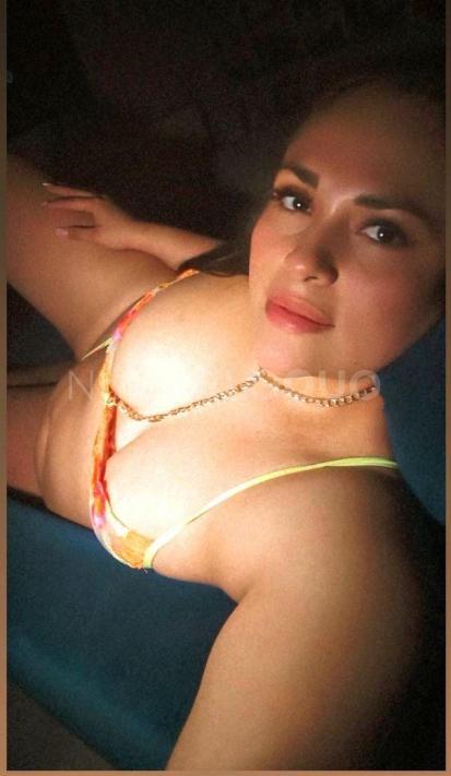  Paula sexy latina curvy