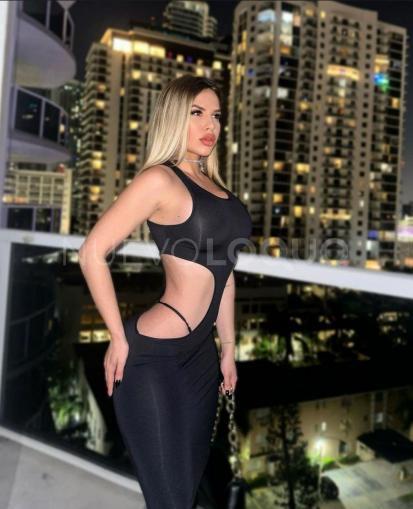  Dama dulce y discreta atenta las  horas de el día