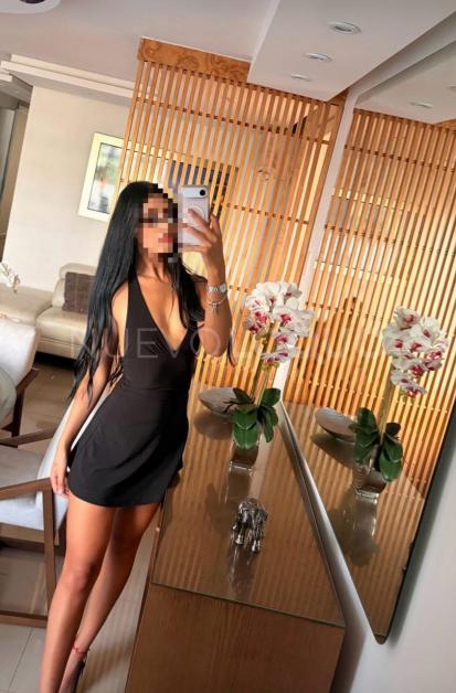  Una linda colombiana dulce cariñosa