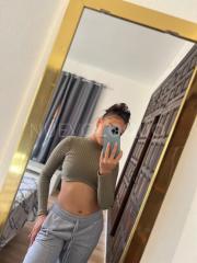 DANIELA JUGUETONA SENSUAL