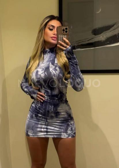  Y ARDIENTE RUBIA MUY IMPLICADA MASAJISTA EROTICA