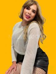 TRANS LATINA DE PORTADA DE REVISTA MUY EDUCADA