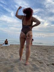 Sara brasileña masajista profissional