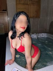 Alessandra, sensual masajista erótica de Cuba