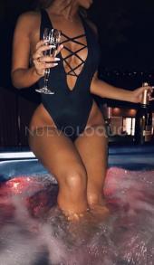 latina atractiva en Ibiza