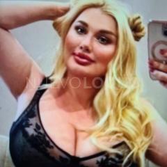 Con tetas gigantes, morbosa linda polaca