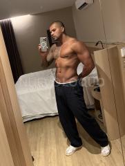 Arthur Brasileño Fotos Reales Sé cómo encender cada sentido y llevar el momento al máximo!