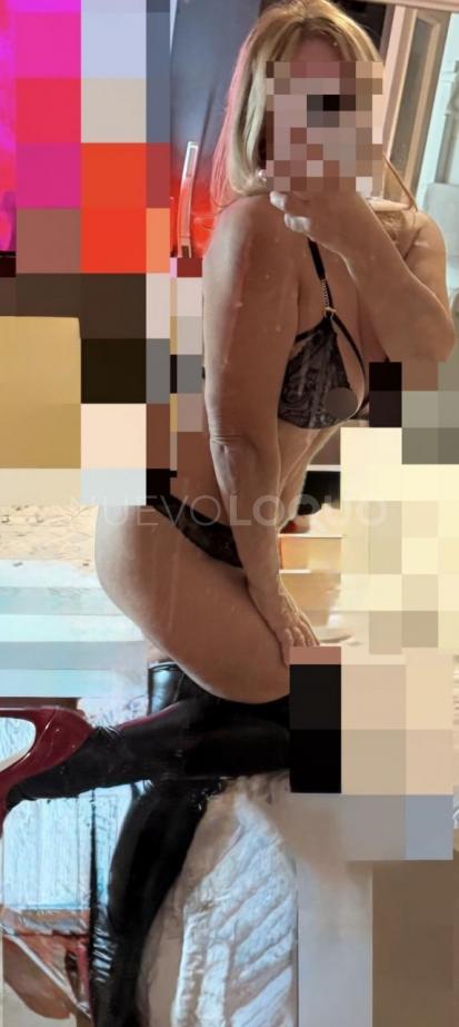  Cariñosa rubia madurita te sorprenderás!