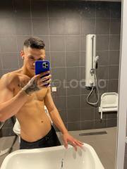 COLOMBIANO DISCRETO DISPONIBLE