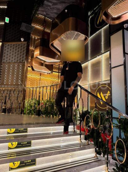 Víctor acompañante latino solo para hombre recién llegado a Barcelona